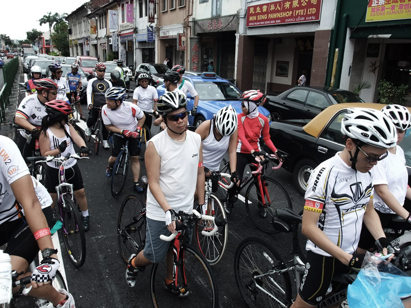 Waiting patiently for the final turn into Joo Chait Road