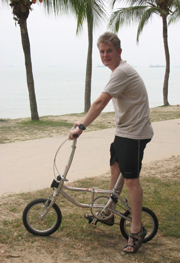 Gier on Jz88 folding bike in East Coast Singapore